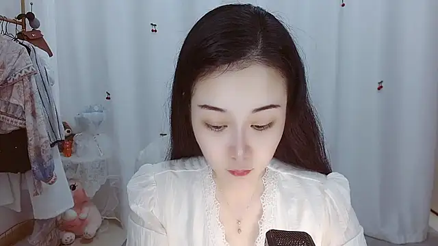 Snapshot of Angel-C chatting on 4, 11, 2025 Angel-C online show from 4, 11, 2025