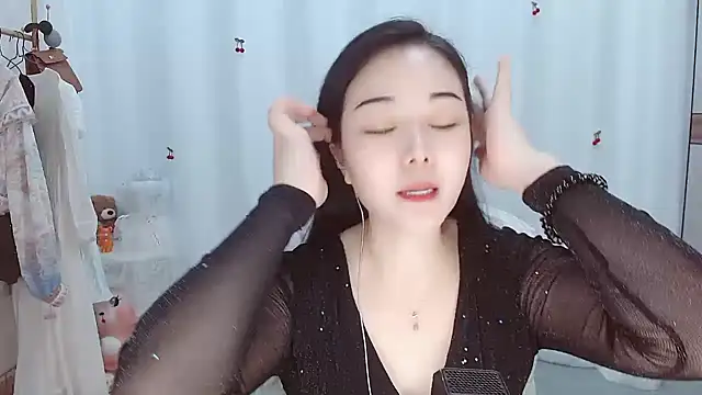 Snapshot of Angel-C chatting on 6, 11, 2025 Angel-C online show from 6, 11, 2025