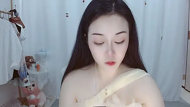 Snapshot of Angel-C chatting on 4, 12, 2025 Angel-C online show from 4, 12, 2025