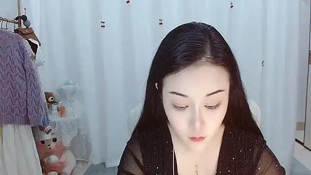 Snapshot of Angel-C chatting on 5, 12, 2025 Angel-C online show from 5, 12, 2025