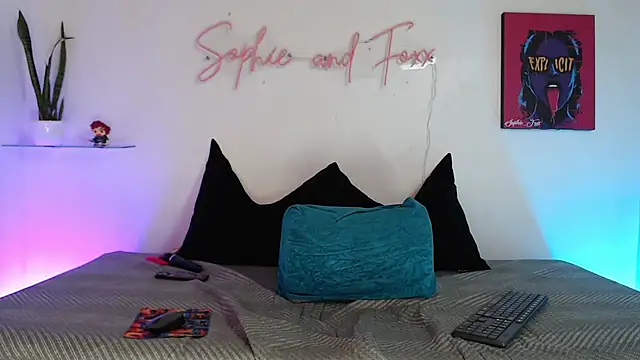 Snapshot of SophieFoxx17 chatting on 4, 11, 2025 SophieFoxx17 online show from 4, 11, 2025