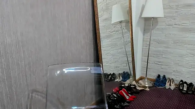 Snapshot of ElisaBaxter chatting on 4, 3, 2025 ElisaBaxter online show from 4, 3, 2025