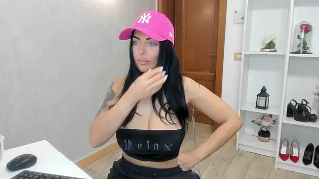 Snapshot of ElisaBaxter chatting on 28, 9, 2025 ElisaBaxter online show from 28, 9, 2025