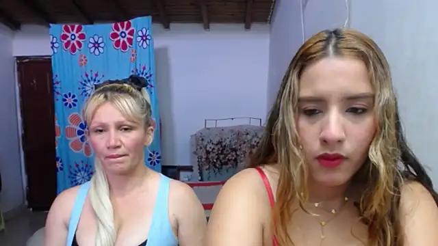 Snapshot of Nicolle_Milf chatting on 10, 10, 2025 Nicolle Milf online show from 10, 10, 2025