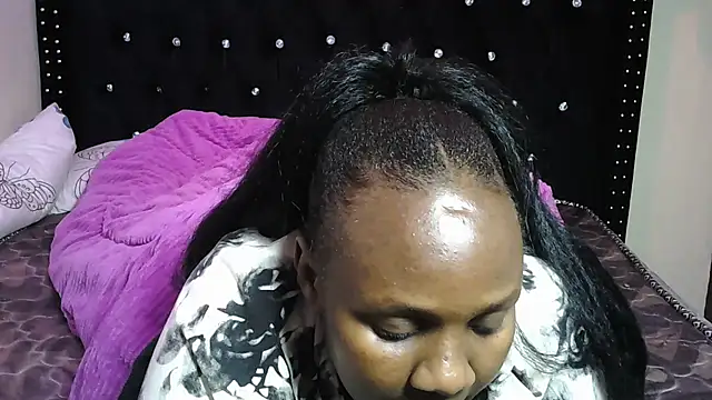 Toomuchbooty33 online show from 30, 10, 2025