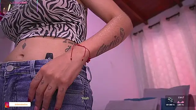 Snapshot of danna_berlin_ chatting on 9, 10, 2025 danna berlin online show from 9, 10, 2025