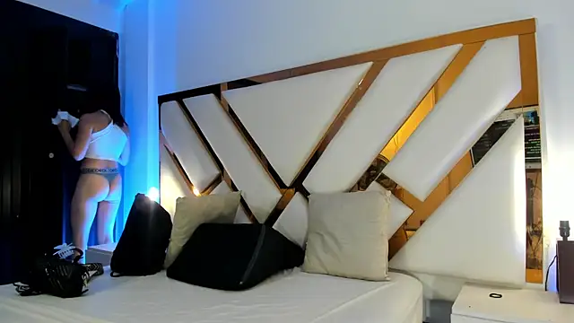 Aron cruz online show from 17, 4, 2026