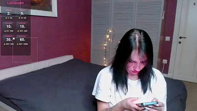 Snapshot of Laura_Key chatting on 29, 10, 2025 Laura Key online show from 29, 10, 2025