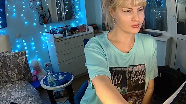 Snapshot of GlamSquirt chatting on 3, 2, 2025 GlamSquirt online show from 3, 2, 2025