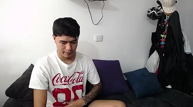 Snapshot of Santiago_kiler chatting on 24, 2, 2025 Santiago kiler online show from 24, 2, 2025