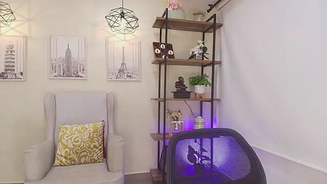 Sassy--Girl online show from 17, 4, 2026