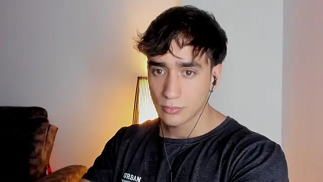 Snapshot of AlexRivera6 chatting on 16, 12, 2025 AlexRivera6 online show from 16, 12, 2025