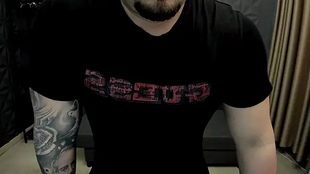 Snapshot of TonyWilcox chatting on 1, 3, 2025 TonyWilcox online show from 1, 3, 2025