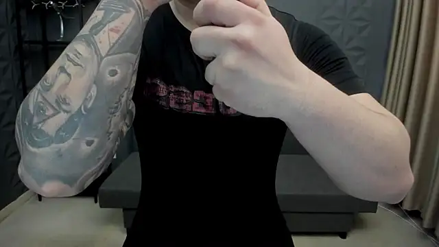 Snapshot of TonyWilcox chatting on 4, 3, 2025 TonyWilcox online show from 4, 3, 2025