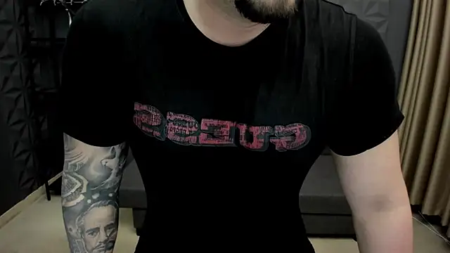 Snapshot of TonyWilcox chatting on 6, 3, 2025 TonyWilcox online show from 6, 3, 2025