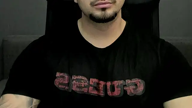 Snapshot of TonyWilcox chatting on 8, 3, 2025 TonyWilcox online show from 8, 3, 2025