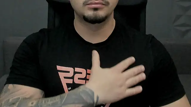 Snapshot of TonyWilcox chatting on 7, 11, 2025 TonyWilcox online show from 7, 11, 2025