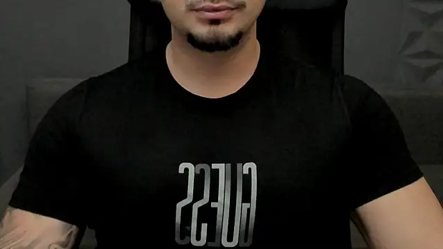 Snapshot of TonyWilcox chatting on 13, 11, 2025 TonyWilcox online show from 13, 11, 2025