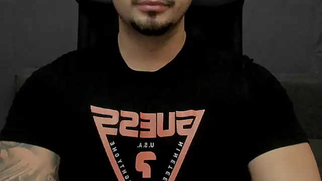 Snapshot of TonyWilcox chatting on 27, 11, 2025 TonyWilcox online show from 27, 11, 2025