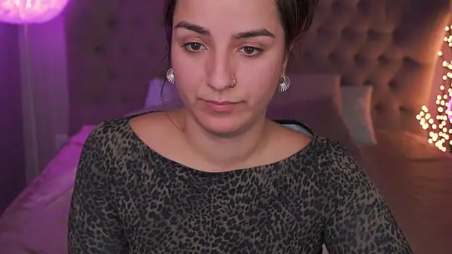 Daphne Moss online show from 4, 2, 2025