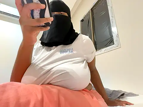 Submissive Arab online show from 25, 11, 2025