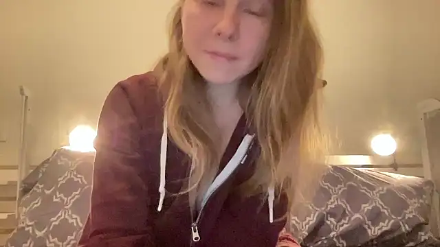 Snapshot of SweetLucy96 chatting on 19, 12, 2024 SweetLucy96 online show from 19, 12, 2024