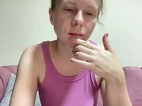 Snapshot of SweetLucy96 chatting on 8, 9, 2025 SweetLucy96 online show from 8, 9, 2025