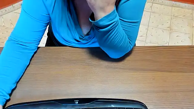 Snapshot of NikkiHolland chatting on 30, 10, 2025 NikkiHolland online show from 30, 10, 2025