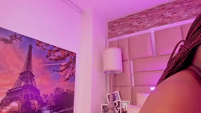 ShaniaBrownn online show from 11, 4, 2026