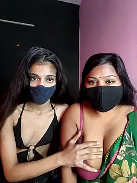 Snapshot of cutee__crazy chatting on 18, 12, 2025 cutee crazy online show from 18, 12, 2025