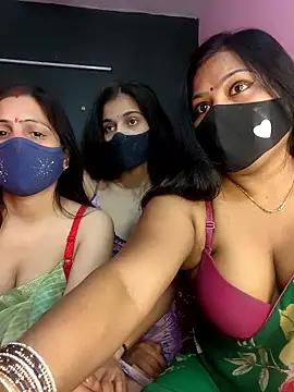 Snapshot of cutee__crazy chatting on 15, 1, 2026 cutee crazy online show from 15, 1, 2026