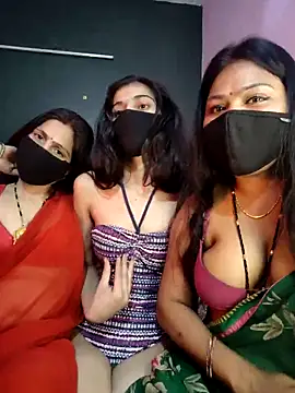 Snapshot of cutee__crazy chatting on 4, 2, 2026 cutee crazy online show from 4, 2, 2026