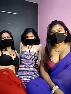 Snapshot of cutee__crazy chatting on 14, 2, 2026 cutee crazy online show from 14, 2, 2026