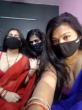 Snapshot of cutee__crazy chatting on 3, 3, 2026 cutee crazy online show from 3, 3, 2026