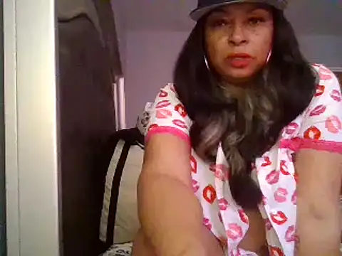 Snapshot of MSweetLindaParks chatting on 2, 2, 2025 MSweetLindaParks online show from 2, 2, 2025