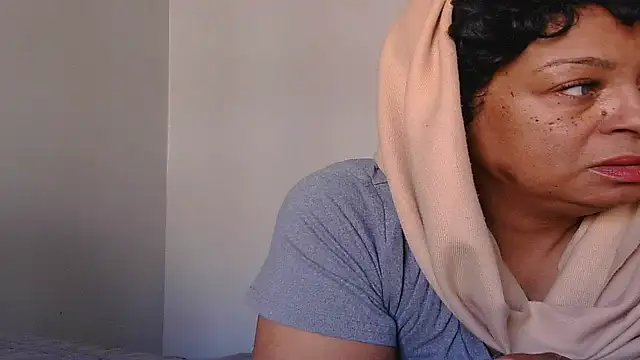 Snapshot of MSweetLindaParks chatting on 17, 10, 2025 MSweetLindaParks online show from 17, 10, 2025