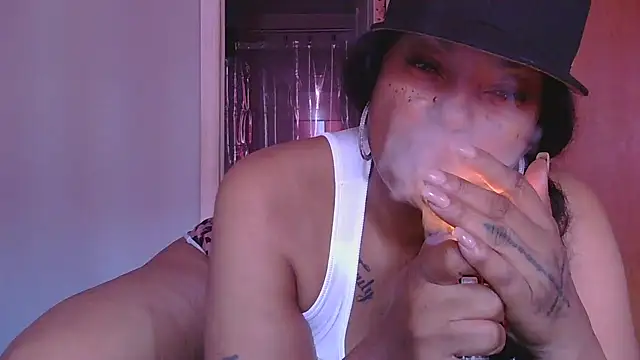 Snapshot of MSweetLindaParks chatting on 19, 10, 2025 MSweetLindaParks online show from 19, 10, 2025