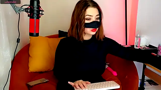  L0VE ME online show from 12, 1, 2025