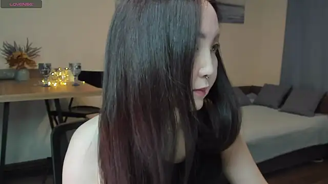 Snapshot of AvroraSakura chatting on 2, 2, 2025 AvroraSakura online show from 2, 2, 2025