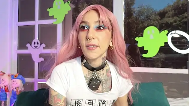 Snapshot of Evangelyne_1 chatting on 26, 10, 2025 Evangelyne 1 online show from 26, 10, 2025