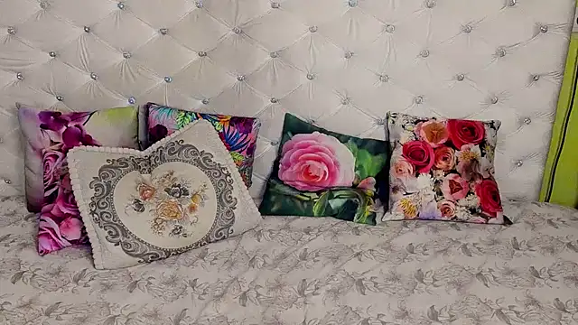 Snapshot of DoraMay chatting on 24, 11, 2025 DoraMay online show from 24, 11, 2025