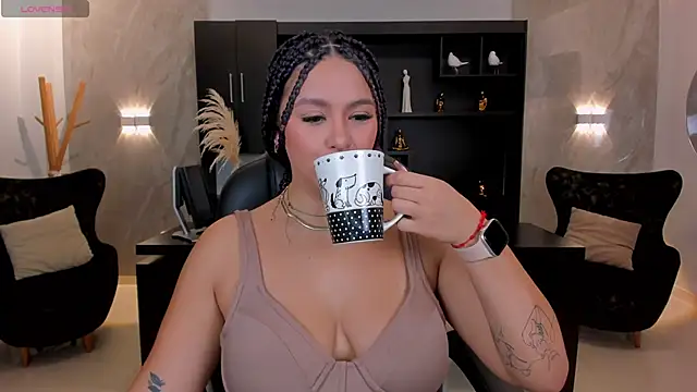 Snapshot of ToriCrossX chatting on 27, 2, 2025 ToriCrossX online show from 27, 2, 2025