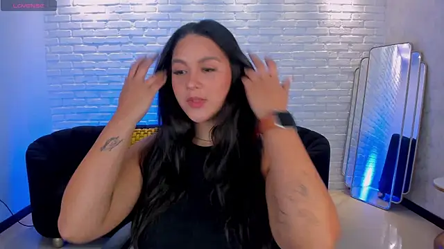 Snapshot of ToriCrossX chatting on 4, 3, 2025 ToriCrossX online show from 4, 3, 2025