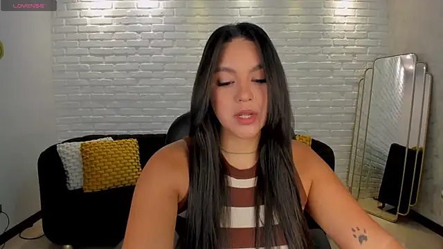 Snapshot of ToriCrossX chatting on 5, 3, 2025 ToriCrossX online show from 5, 3, 2025