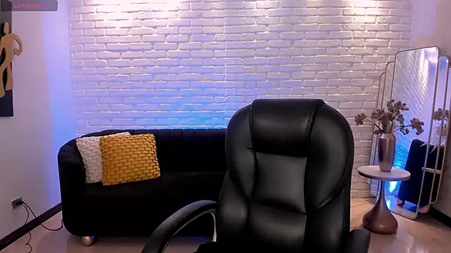 Snapshot of ToriCrossX chatting on 6, 3, 2025 ToriCrossX online show from 6, 3, 2025