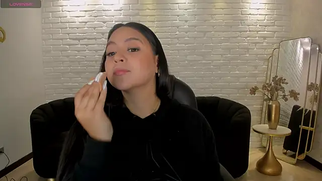 Snapshot of ToriCrossX chatting on 8, 3, 2025 ToriCrossX online show from 8, 3, 2025