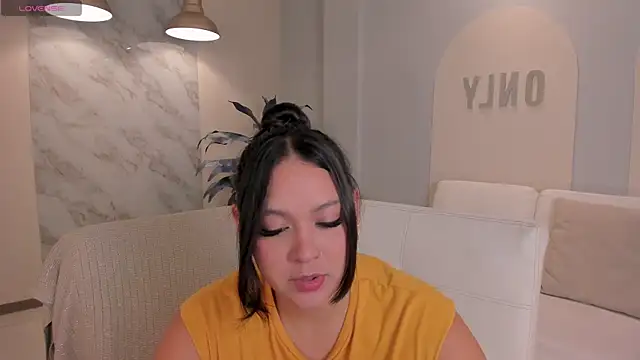 Snapshot of ToriCrossX chatting on 10, 10, 2025 ToriCrossX online show from 10, 10, 2025