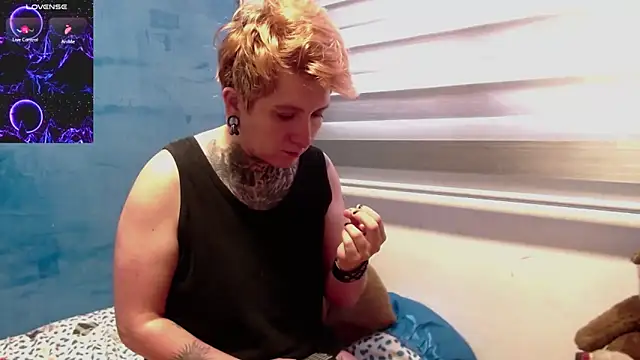 Snapshot of Marieblueeyes chatting on 5, 12, 2025 Marieblueeyes online show from 5, 12, 2025