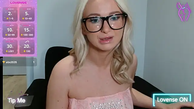 Snapshot of chelseablonde chatting on 13, 11, 2025 chelseablonde online show from 13, 11, 2025