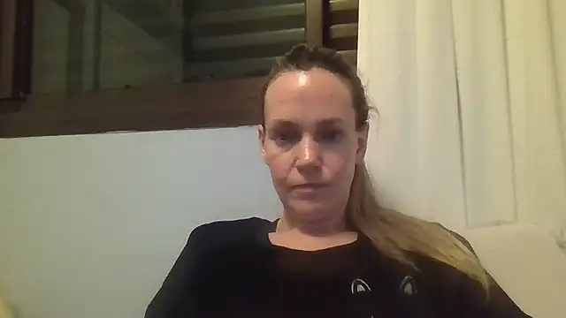 Snapshot of Annylove1 chatting on 8, 10, 2025 Annylove1 online show from 8, 10, 2025